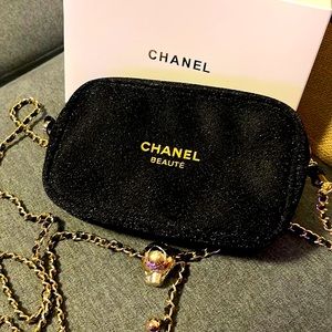 Metallic beauty bag with chain (none brand)